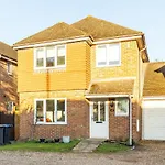 5 Bed House Heathrow Egham Virginia Water Sleeps 7 Or Up To 8 If Sharing Beds, Mid To Long Term Bookings Welcome