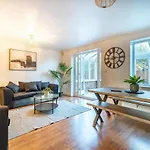 5 Bed House Heathrow Egham Virginia Water Sleeps 7 Or Up To 8 If Sharing Beds, Mid To Long Term Bookings Welcome