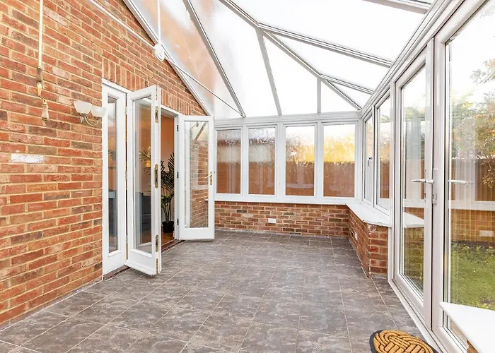 5 Bed House Heathrow Egham Virginia Water Sleeps 7 Or Up To 8 If Sharing Beds, Mid To Long Term Bookings Welcome